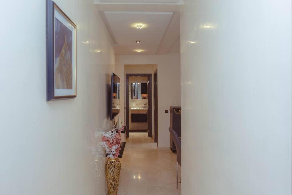 Cozy 2-Bedroom Apartment In Gueliz, Marrakech มาร์ราเกช ภายนอก รูปภาพ